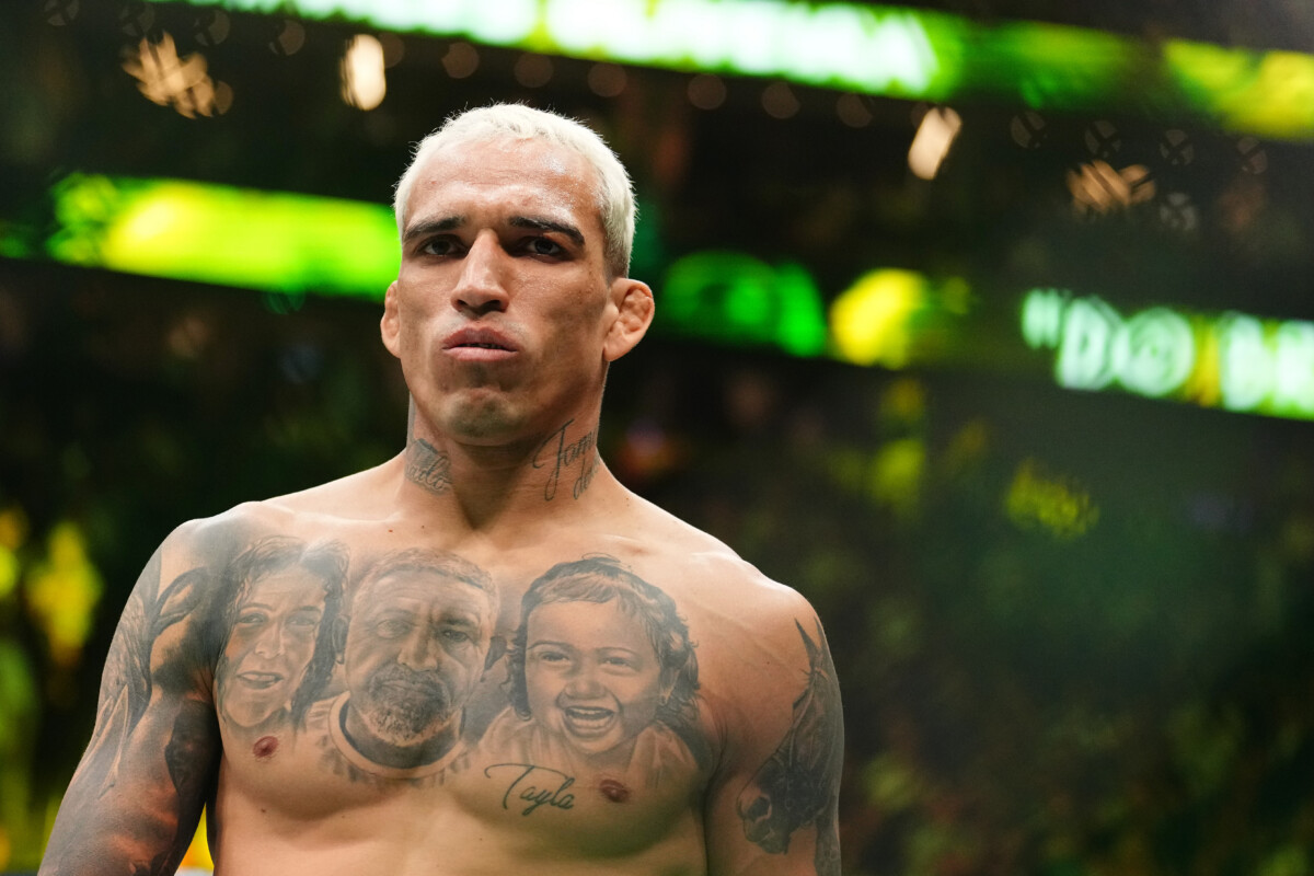 Charles Oliveira új, nyolcmeccses UFC-szerződést írt alá